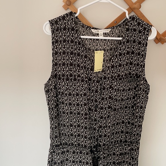 Max Studio | Sleeveless Jumpsuit - Picture 3 of 4